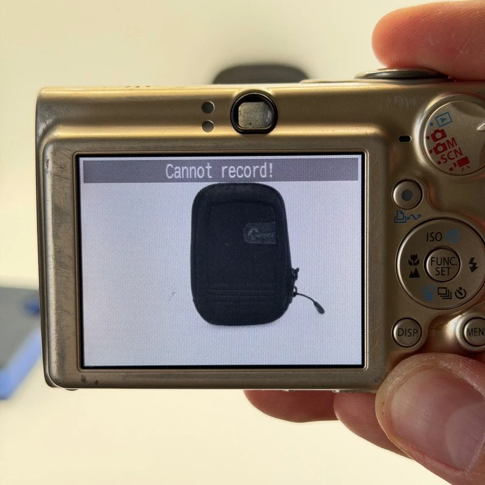 Canon PowerShot SD550 Digital ELPH 7.1MP Camera Silver Bundle W/ Case PC1169
